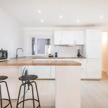Appartement Spacious And Modern Gem In The Center Rems
