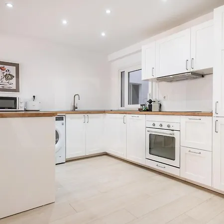 Spacious And Modern Gem In The Center Rems Appartement *