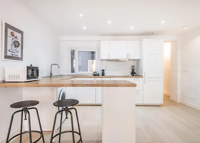 Appartement Spacious And Modern Gem In The Center Rems